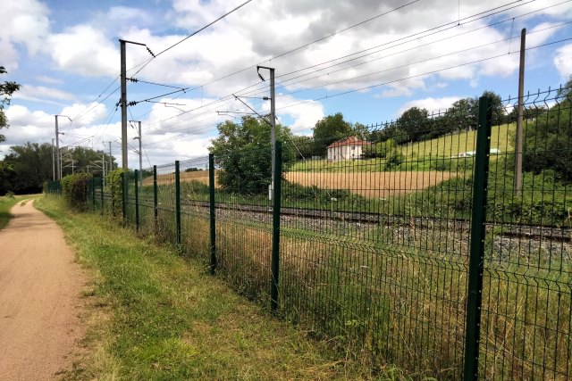 Allier - Creuzier le Vieux - passage à niveau