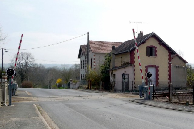 Allier - Vaux - passage à niveau