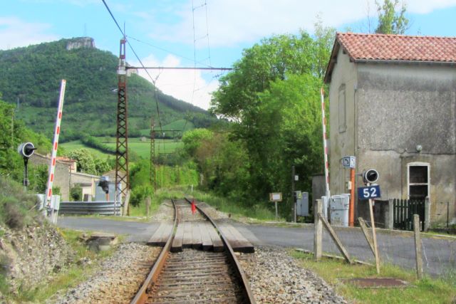 Aveyron - Saint Rome de Cernon - passage à niveau