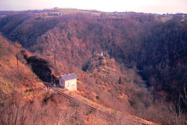 Cantal - Pleaux - passage à niveau