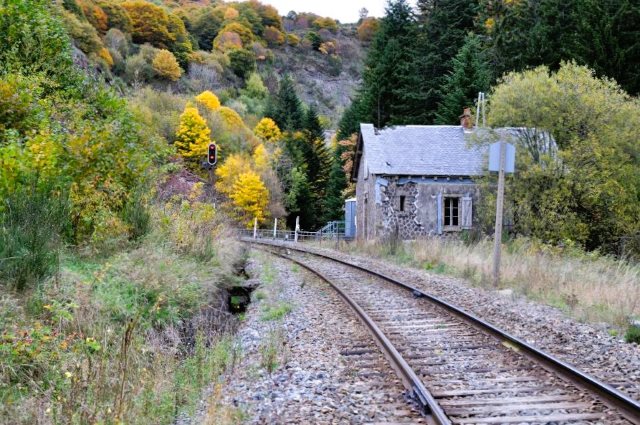 Cantal - Saint Jacques des Blats - passage à niveau