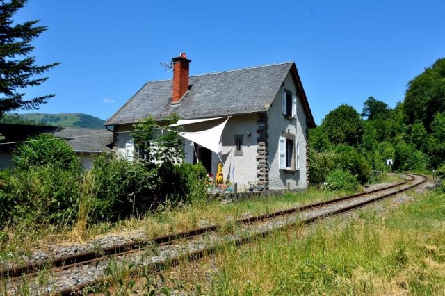 Cantal - Thiézac - passage à niveau