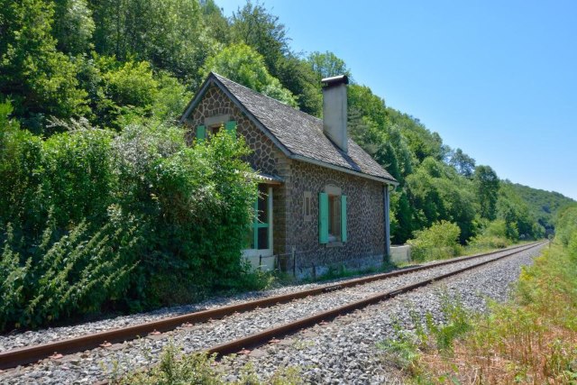 Cantal - Thiézac - passage à niveau