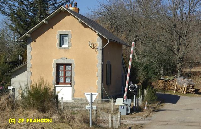 Corrèze - Feyt - passage à niveau