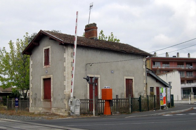 Dordogne - Montpon Ménestérol - passage à niveau