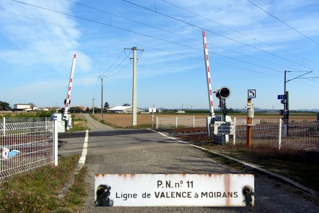 Drôme - Châteauneuf sur Isère - passage à niveau