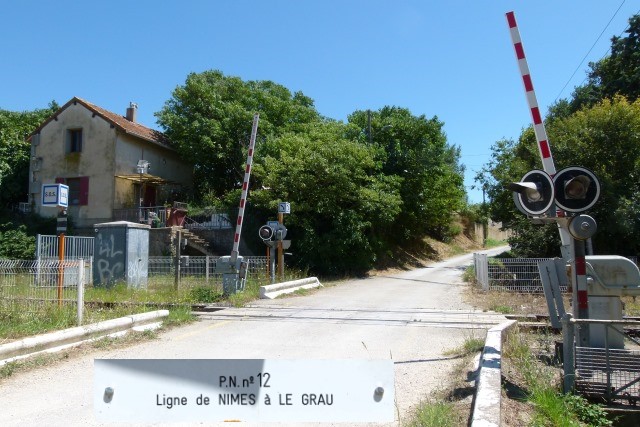 Gard - Beauvoisin - passage à niveau