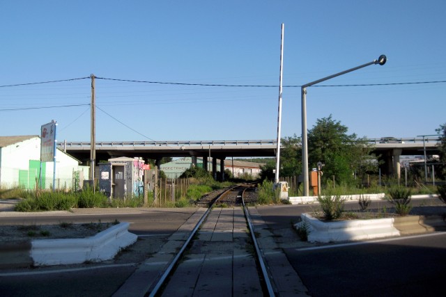 Gard - Nîmes - passage à niveau