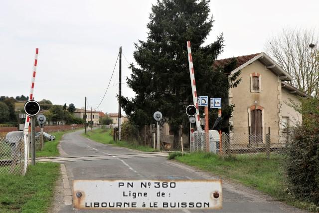 Gironde - Saint Emilion - passage à niveau