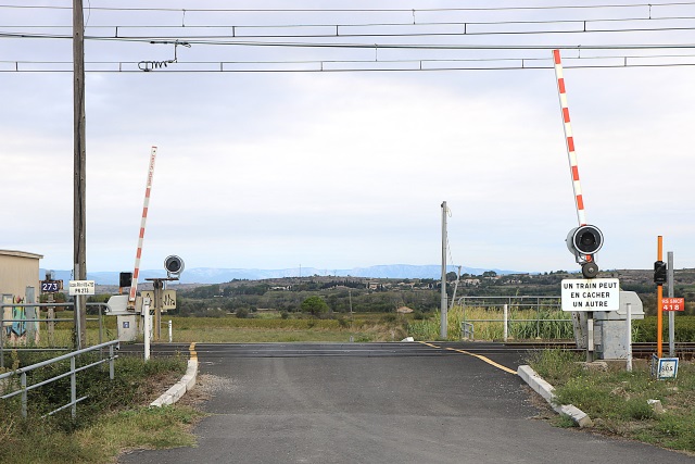 Hérault - Nissan lez Ensérune - passage à niveau