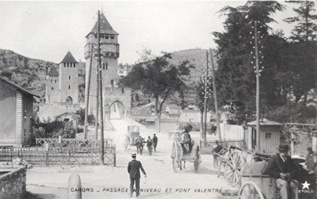 Lot - Cahors - passage à niveau