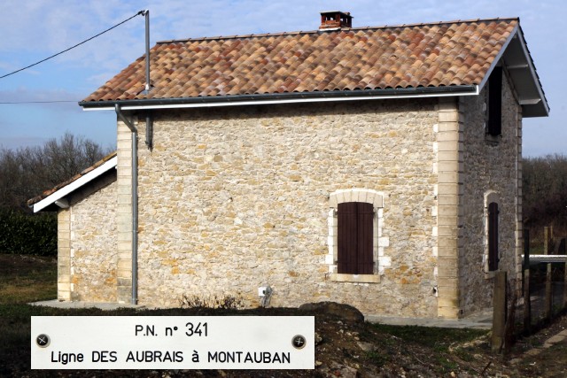 Lot - Montdoumerc - passage à niveau