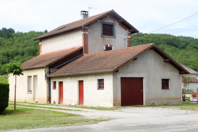 Lot - Parnac - passage à niveau