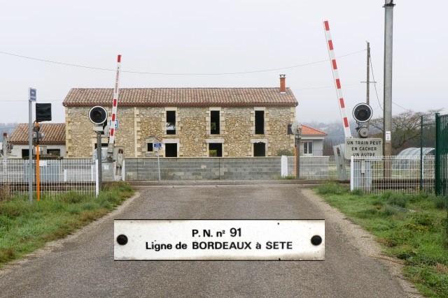 Lot et Garonne - Sainte Bazeille - passage à niveau