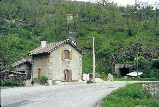 Lozère - Saint Privat de Vallongue - passage à niveau