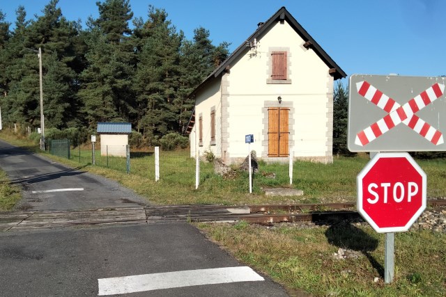 Lozère - Peyre en Aubrac - passage à niveau