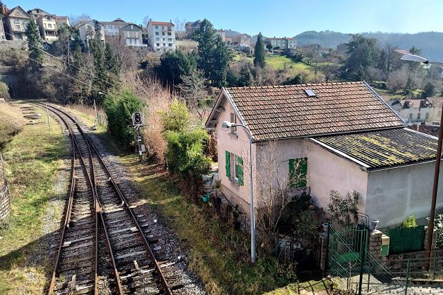 Puy de Dôme - Thiers - passage à niveau