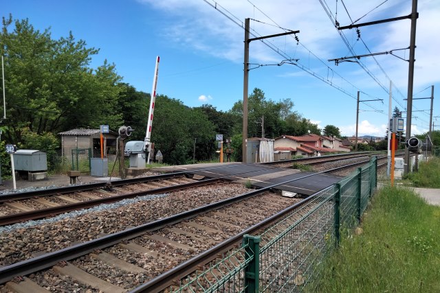 Rhône - Givors - passage à niveau