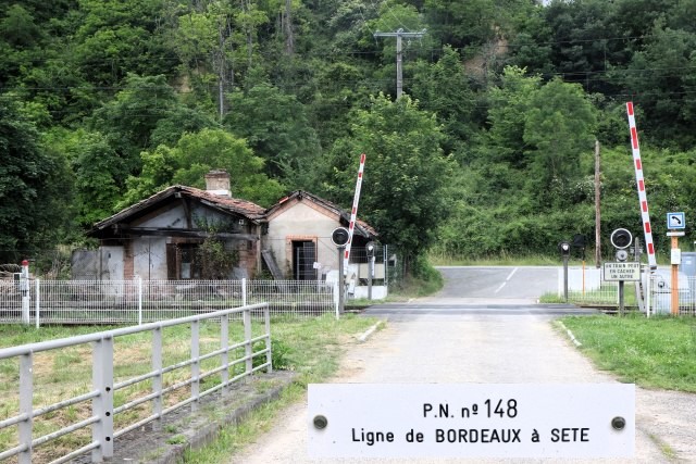 Tarn et Garonne - Moissac - passage à niveau