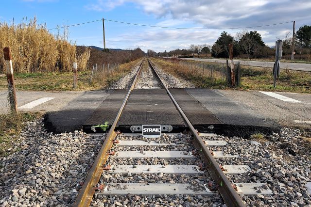 Vaucluse - Puyvert - passage à niveau