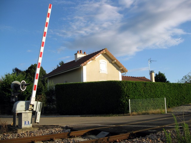 Yonne - Accolay - passage à niveau