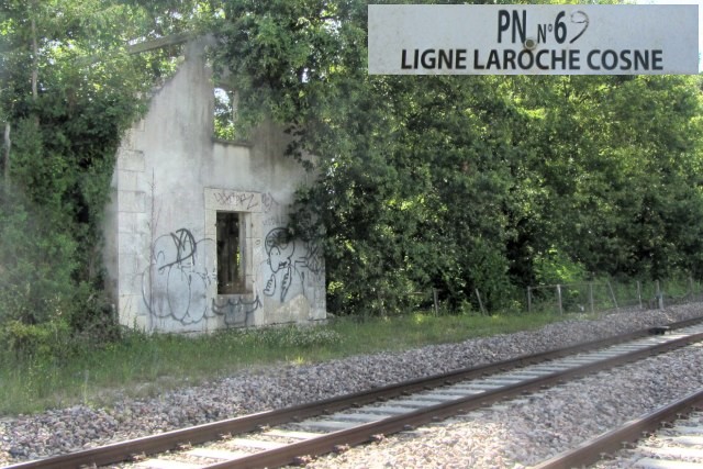 Yonne - Beaumont - passage à niveau