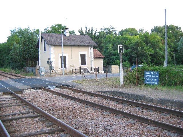 Yonne - Bonnard - passage à niveau