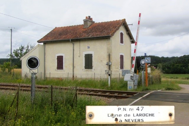 Yonne - Châtel Censoir - passage à niveau