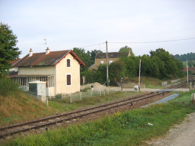 Yonne - Etaule - passage à niveau