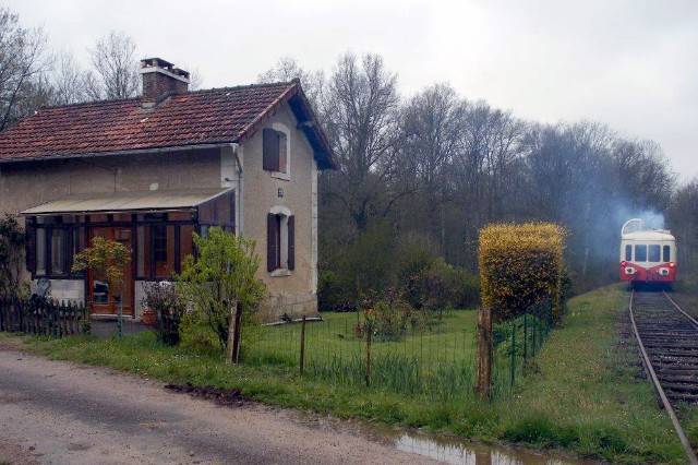 Yonne - Fontenoy - passage à niveau