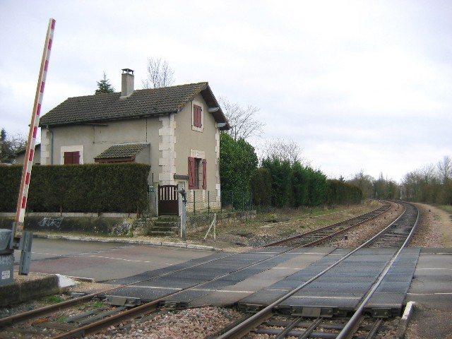 Yonne - Monéteau - passage à niveau