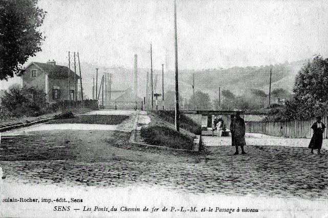 Yonne - Sens - passage à niveau