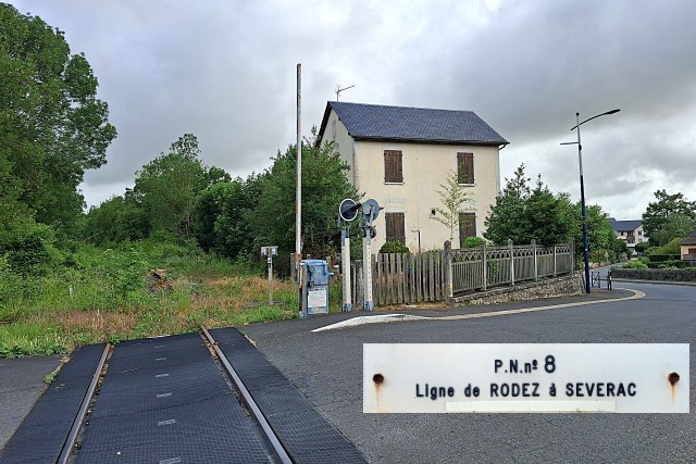 Aveyron - Laissac Sévérac l'Eglise - passage à niveau