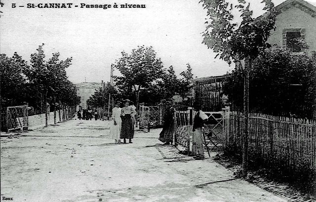 Bouches du Rhône - Saint Cannat - passage à niveau