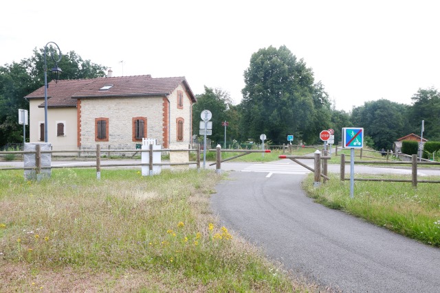 Saône et Loire - Saint Yan - passage à niveau