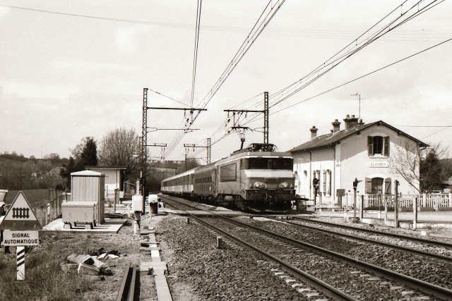Haute Vienne - Vicq sur Breuilh - passage à niveau